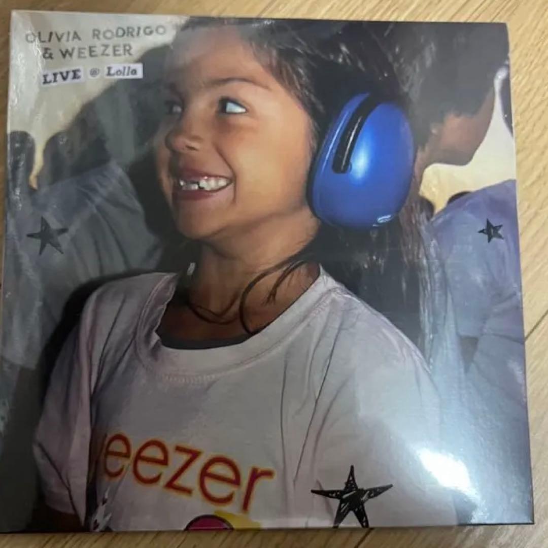 未使用)Olivia Rodrigo & Weezer/Live@lolla oliviarodrigo pressed our Lolla songs on vinyl. Grab the limited 7