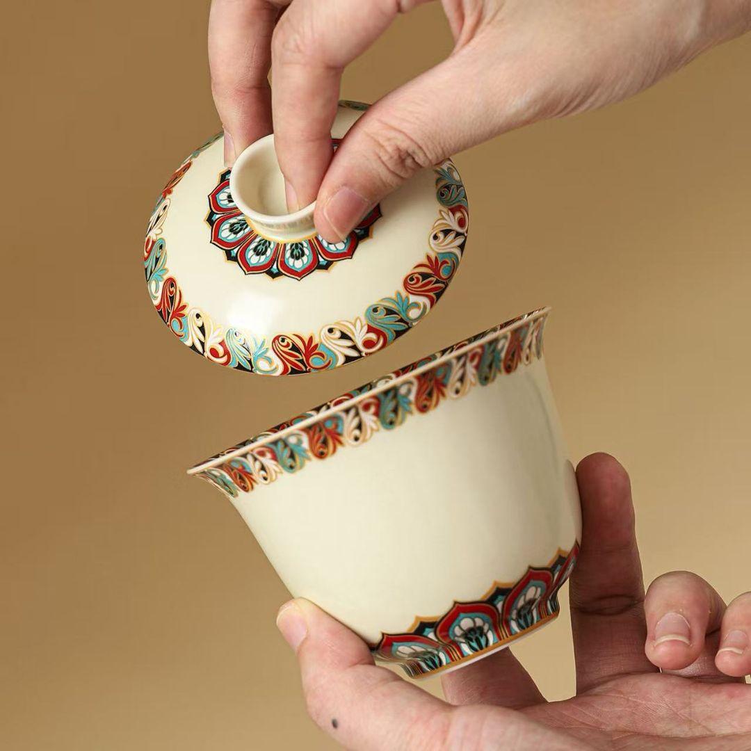 多色装飾の陶器蓋付きカップ フルカラー陶器木製蓋付きマグカップ350ml【販促花子ノベルティ】