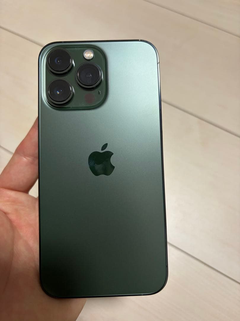 サボ　Apple iPhone 13 Pro グリーン（超美品） Apple、iPhone 13のラインナップに加わった魅力的な新しいグリーンの