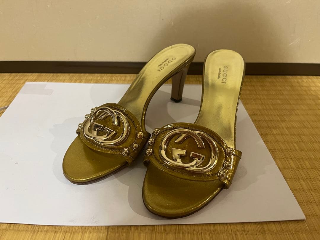 GUCCI ゴールド ミュール 35C GUCCI Lady Horsebit metallic textured-leather sandals | NET-A-PORTER