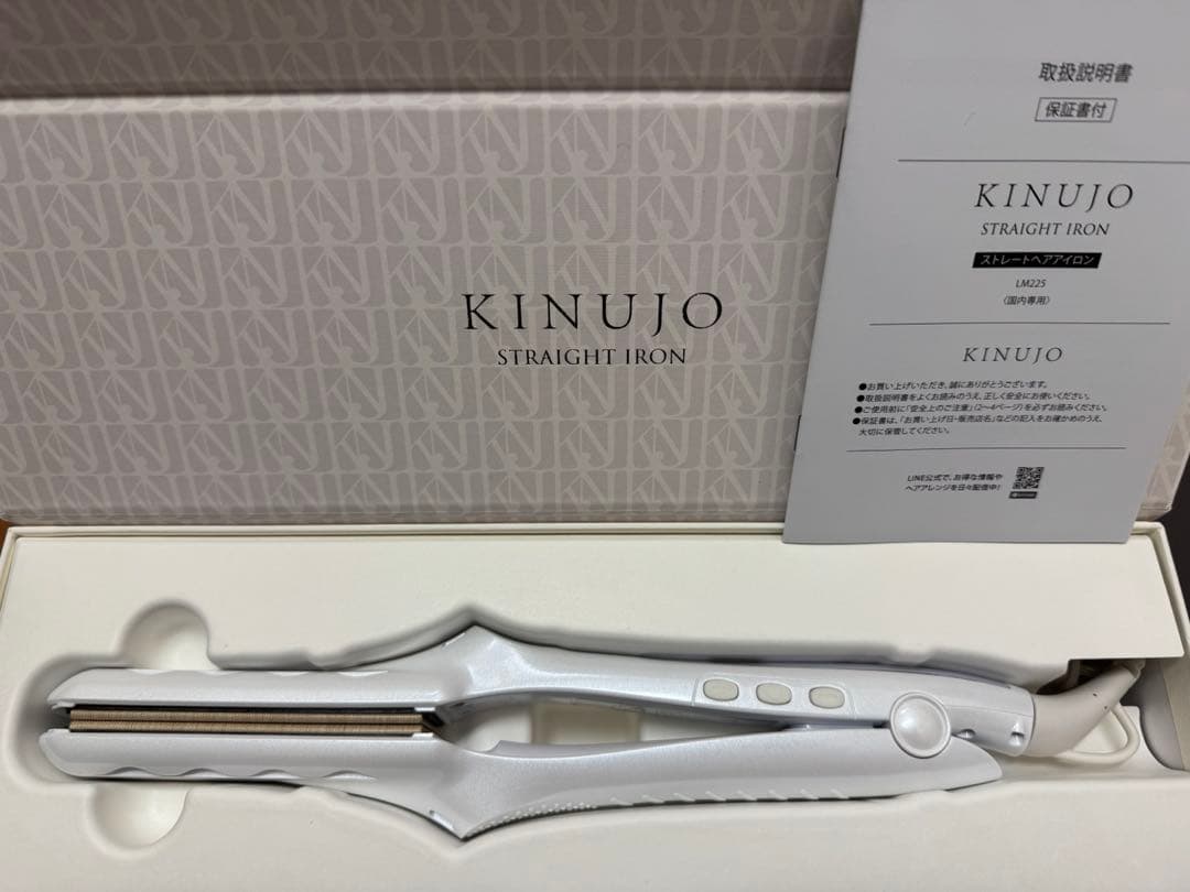 絹女 KINUJO ストレートヘアアイロン ホワイト　LM225 楽天市場】【公式限定ガイドブック付き】 絹女～KINUJO～ キヌージョ