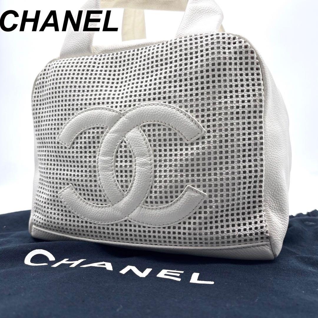 シャネル　キャビアスキン　デカココマーク　パンチング　ハンドバッグ　白　9番台 CHANEL（シャネル） マトラッセ ココハンドルXS ハンドバッグ キャビア