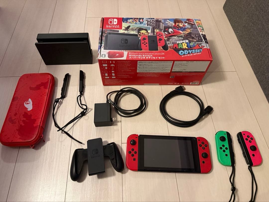 Nintendo Switch 本体 赤 Joy-Con、専用ケース付き Switch】 Joy-Con(L) ネオンレッド/(R) ネオンブルー ※本体に1セット同