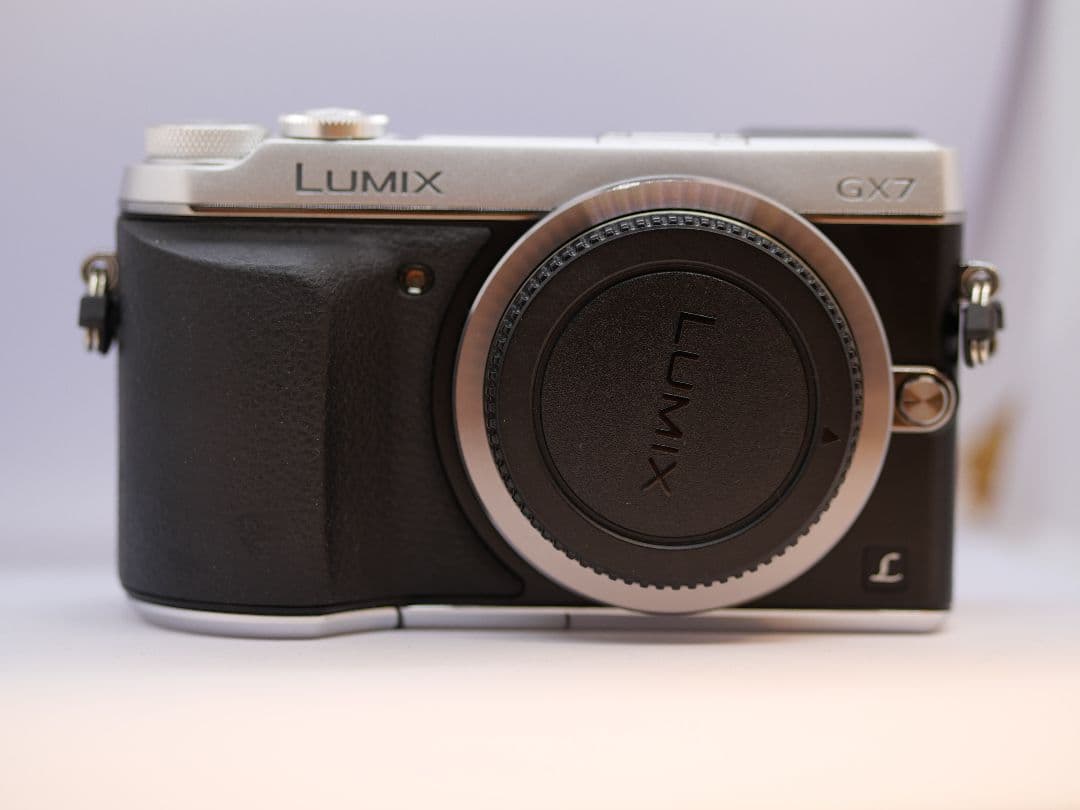 【美品・動作確認済】LUMIX GX7 ミラーレスカメラ パナソニック、276万ドットの高精細チルト可動式LVFを搭載した「LUMIX