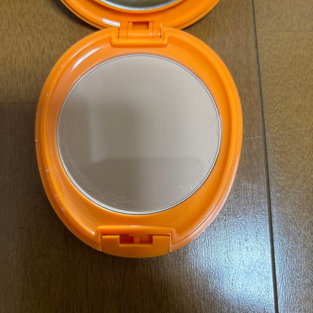 お値下げ！たかの友梨 エステファクトUVエッセンスパウダー2個と