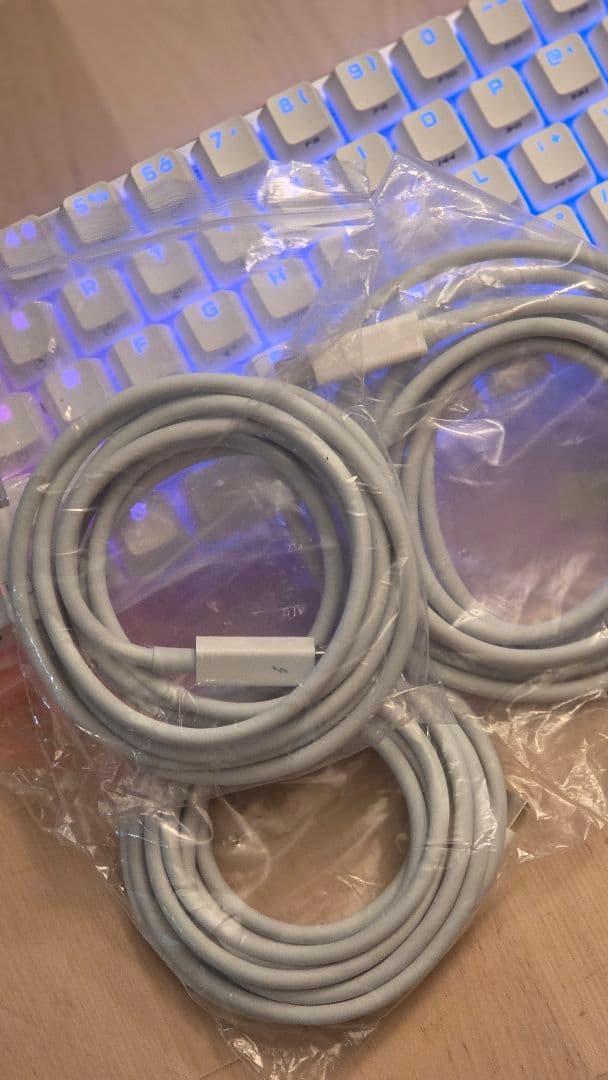 ３点セットほぼ新品apple Thunderbolt 2 ケーブル純正品　2m 🟢Apple Thunderbolt 3 Pro Cable 2m USB-C MacBook iPad iPhone A2279