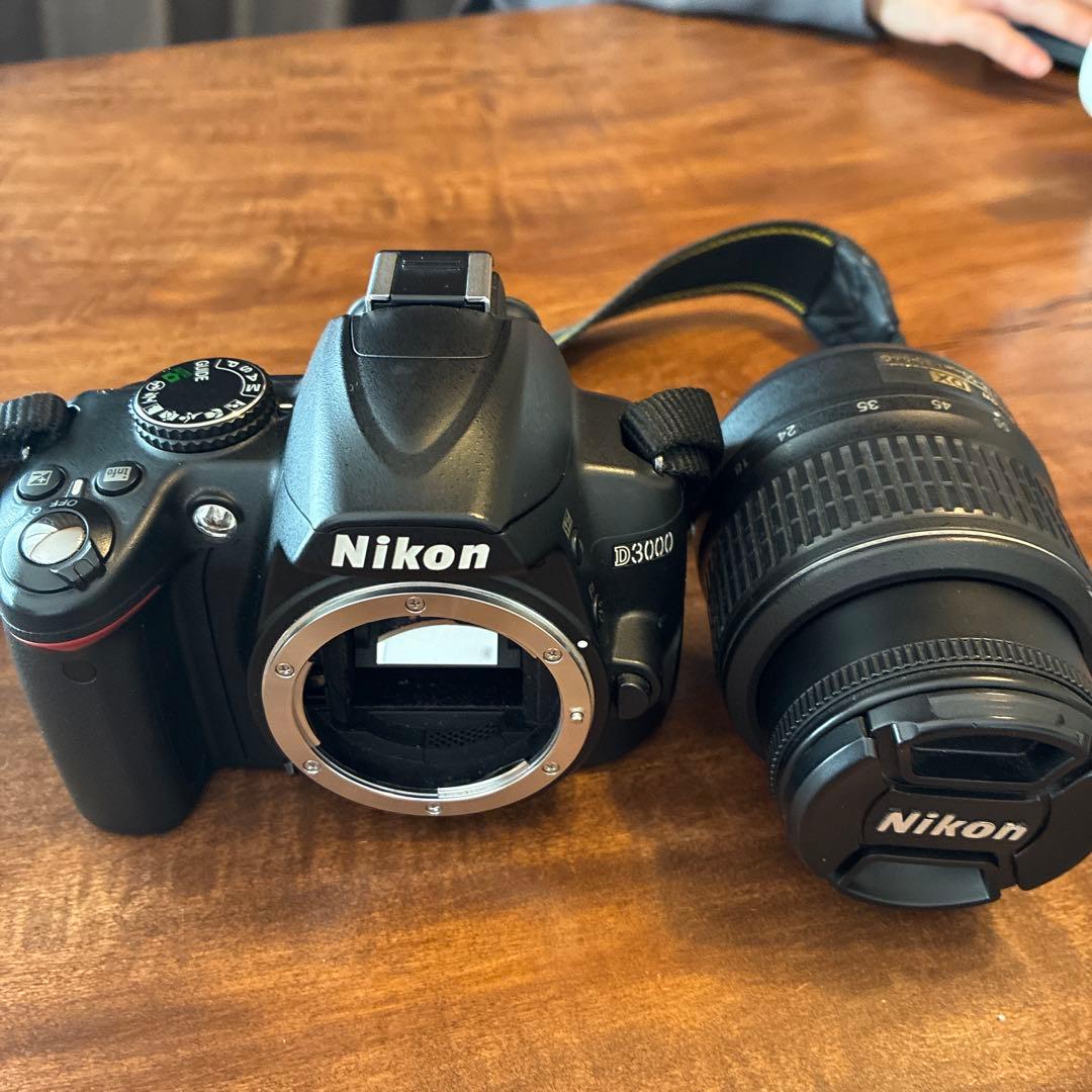 Nikonニコン　D3000 一眼レフカメラ ニコン（Nikon） デジタル一眼レフカメラD3300 APS-C レンズキット