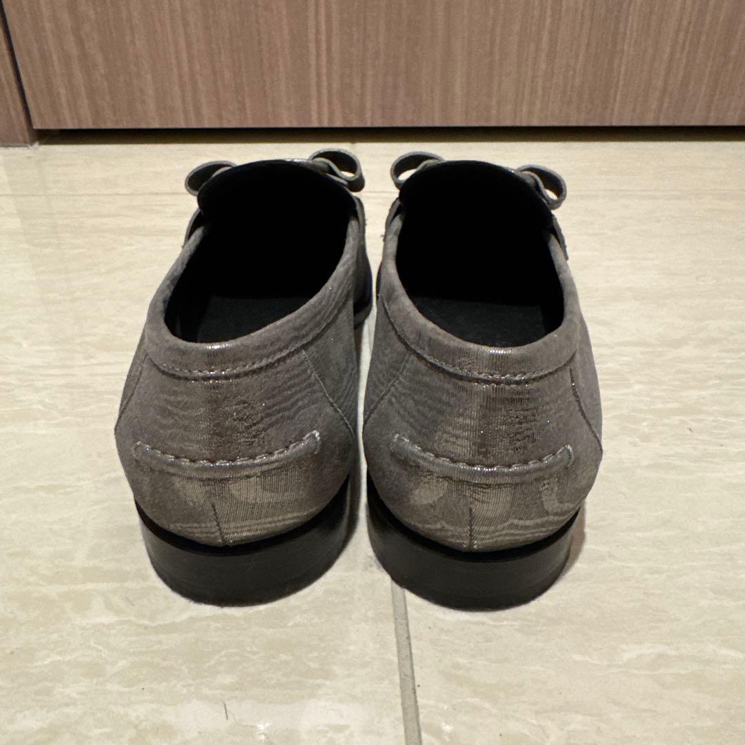 美品レア】Ferragamo モカシン/ローファー リボン シルバー 25.5