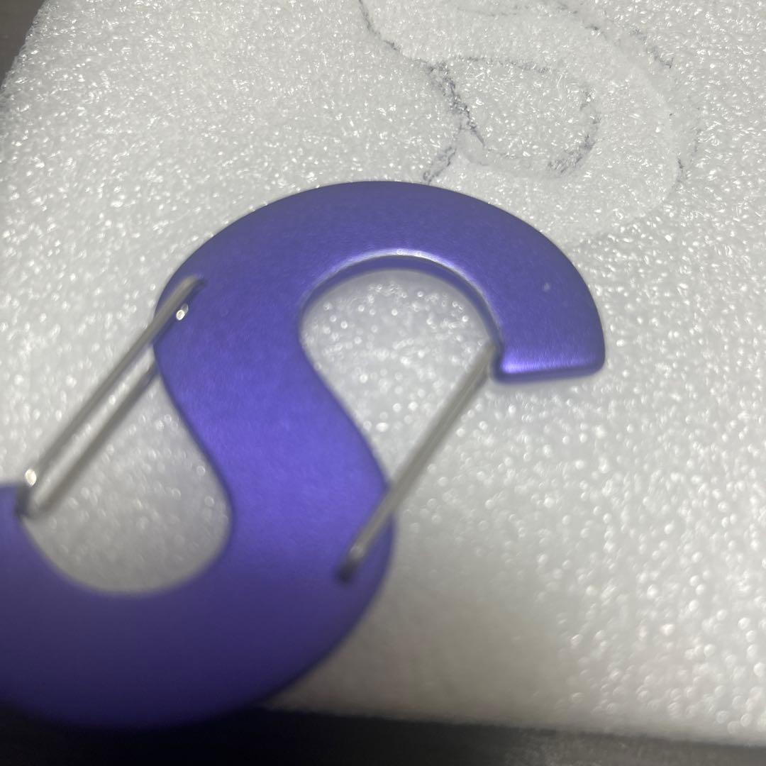 Supreme S Logo Keychain NITE IZEパープル - メルカリ