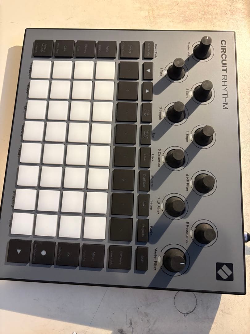Circuit Rhythm サンプラー 直感的にビートが作れるサンプラー、circuit rhythmの魅力について