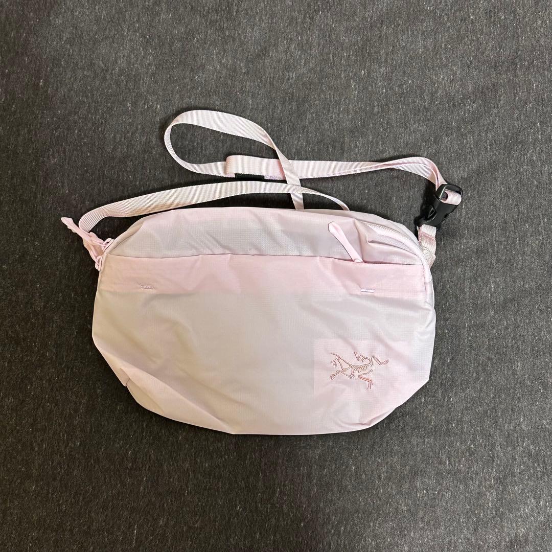アークテリクスピンク ボディバッグ ピンク系 ARC'TERYX(アークテリクス) ショルダーバッグ(メンズ