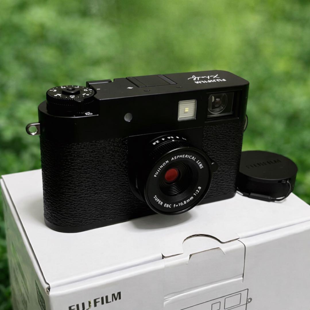 【FJ】FUJIFILM X half ブラック コンパクトデジタルカメラ Fujifilm X half Digital Camera, Black, Free Accessories Bundle