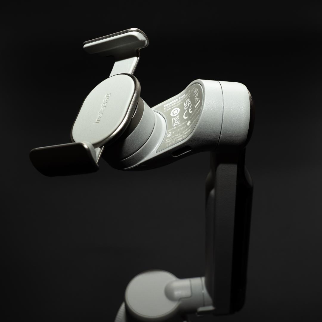 【美品】Insta360 Flow スマートフォンスタビライザー 美品 】Insta360 Flow スマートフォンスタビライザー Amazon.co.jp