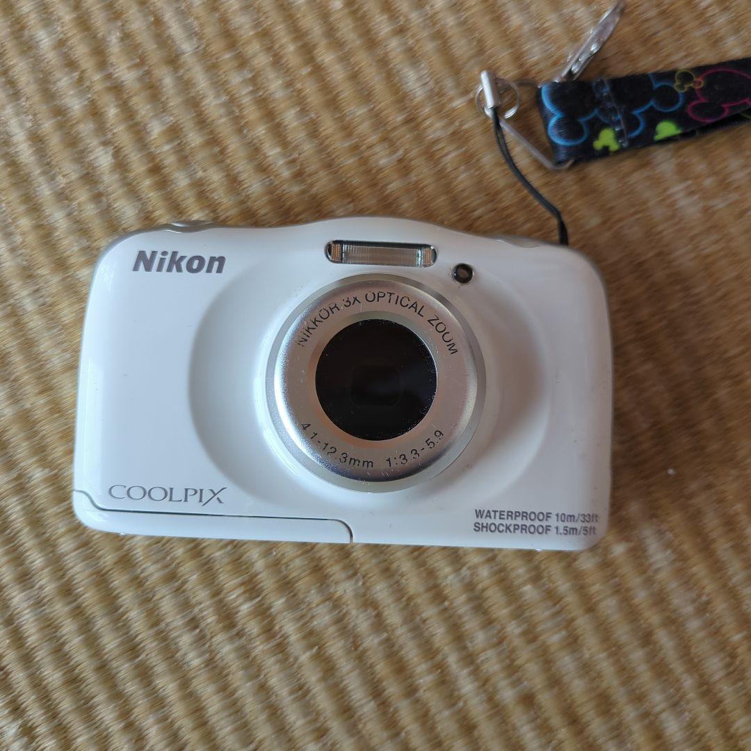 Nikon COOLPIX S33 ホワイト 防水カメラ Buy Nikon Coolpix S33 13.2MP Point and Shoot Digital Camera (White